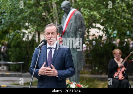 Tomasz Grodzki, presidente polacco del Senato, parla al pubblico durante la presentazione del monumento a Wladyslaw Bartoszewski a Sopot.Wladyslaw Bartoszewski è stato uno storico polacco, pubblicista, giornalista, scrittore, attivista sociale, politico e diplomatico. Prigioniero di Auschwitz, ufficiale dell'Esercito domestico, attivista dello Stato Underground polacco, partecipante all'insurrezione di Varsavia. Foto Stock