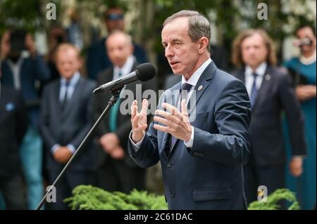 Tomasz Grodzki, presidente polacco del Senato, parla al pubblico durante la presentazione del monumento a Wladyslaw Bartoszewski a Sopot.Wladyslaw Bartoszewski è stato uno storico polacco, pubblicista, giornalista, scrittore, attivista sociale, politico e diplomatico. Prigioniero di Auschwitz, ufficiale dell'Esercito domestico, attivista dello Stato Underground polacco, partecipante all'insurrezione di Varsavia. Foto Stock