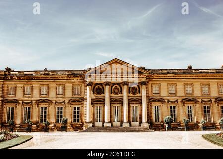 COMPIEGNE, FRANCIA, 13 AGOSTO 2016 : esterni del castello di Compiegne, 13 agosto 2016 a Compiegne, Oise, Francia Foto Stock