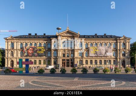 Il Museo d'Arte di Ateneum è uno dei tre musei che formano la Galleria Nazionale Finlandese. Il Museum si trova nel cuore di Helsinki, vicino alla stazione ferroviaria principale. Foto Stock