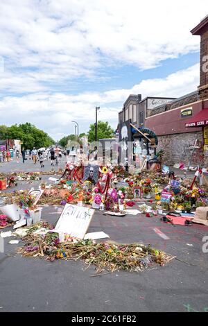 Minneapolis, MN/USA - 21 giugno 2020: Incrocio stradale nelle vicinanze e luogo di arresto e morte di George Floyd. Foto Stock