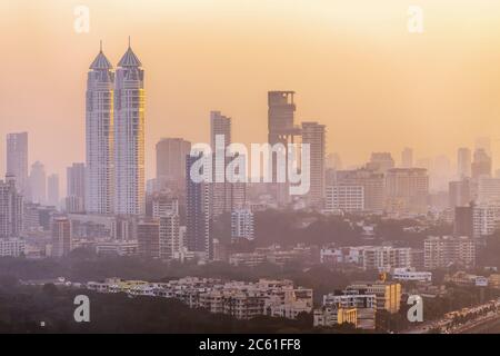 India, Mumbai. Vista del centro di Mumbai e del quartiere centrale degli affari Foto Stock