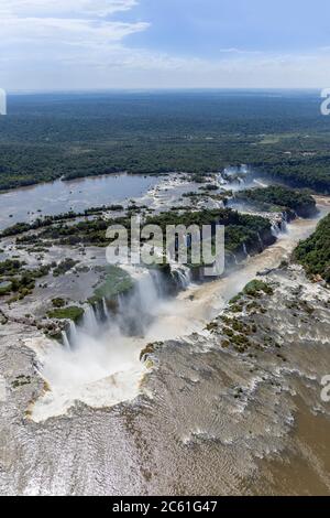 Foto aerea della Gola del Diavolo alle cascate di Iguazu In Brasile/Argentina Foto Stock