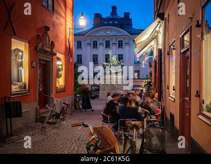 La vita di strada nella storica Gamla Stan, la città vecchia, di Stoccolma, Svezia Foto Stock