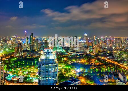 Vista del Parco Lumphinee dalla Luna Bar del Banyan Tree Hotel , Bangkok, Thailandia Foto Stock