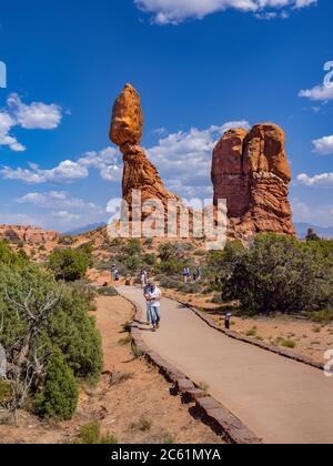 Roccia equilibrato, Arches National Park, Utah, Stati Uniti d'America Foto Stock