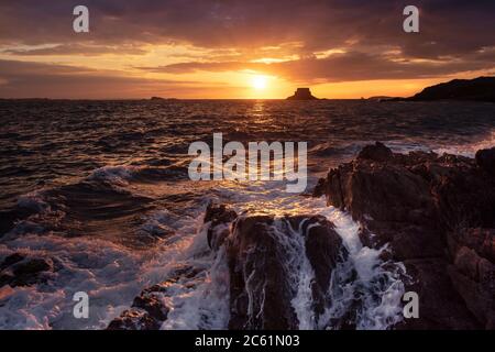 Tramonto sulla costa del Saint Malo, Francia Foto Stock