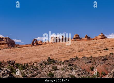 Delicate Arch dal punto di vista inferiore, Arches National Park, Utah, USA Foto Stock