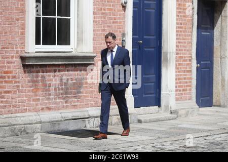 Il Ministro dell'agricoltura Barry Cowen arriva alla riunione del Gabinetto al Castello di Dublino. Foto Stock