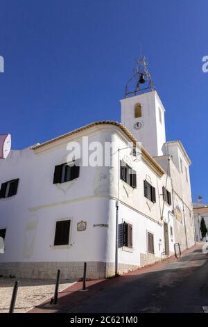 Torre dell'Orologio di Albufeira (Torre do Relogio), sulla República da Praça Albufeira Città Vecchia l'Algarve Portogallo Foto Stock