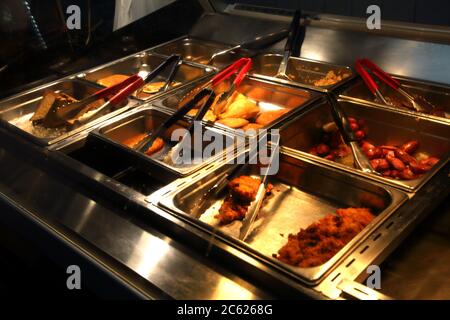 St George's Grenada Esplanade Mall Real Value Supermarket Hot Food Foto Stock