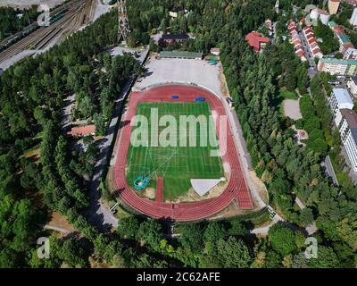 Lahti, Finlandia - 6 agosto 2019: Veduta aerea dello stadio di Lahti, Finlandia. Campo da calcio all'aperto. Foto Stock