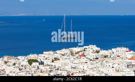 Isola di Mykonos antenna vista panoramica. Mykonos è un isola, parte delle Cicladi in Grecia. Foto Stock