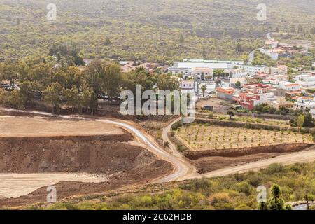 Importanti opere di terra come parte del prolungamento della tangenziale in costruzione per unire la TF1 e la TF5, alla periferia del villaggio di Santiago del te Foto Stock