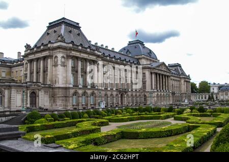 Il Palazzo reale di Bruxelles si trova in Place des Palais. Ospita l'ufficio del Re dei Belgi, che concede il pubblico e lo realizza Foto Stock