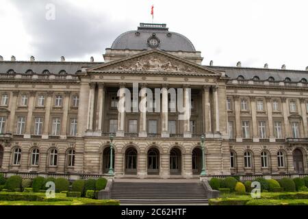 Il Palazzo reale di Bruxelles si trova in Place des Palais. Ospita l'ufficio del Re dei Belgi, che concede il pubblico e lo realizza Foto Stock