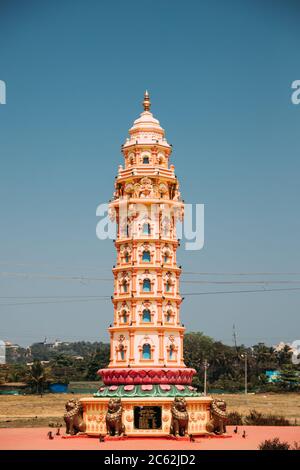 Mapusa, Goa, India. Torre della lampada del tempio di Shri Dev Bodgeshwar Sanstan. Ha UN Santuario dedicato a Kanakeshwar Baba o Bodgeshwar Foto Stock