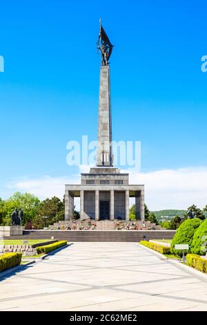 Slavin War Memorial è un monumento e il cimitero militare a Bratislava, in Slovacchia. Slavin Memoriale di guerra è il sepolcreto di esercito sovietico soldati in W Foto Stock