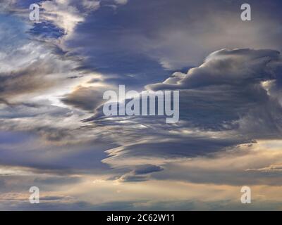 Interessanti formazioni cloud Foto Stock