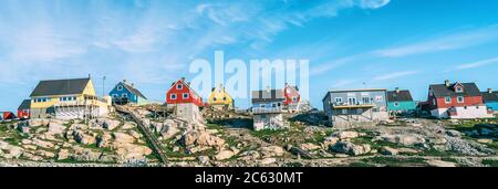 Vista sulla Groenlandia della città di Ilulissat e del fiordo di icefjord. Destinazione turistica nell'attico Foto Stock