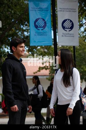 Studenti dell'università, PANORAMA, Instituto Tecnológico de Monterrey, Campus Juarez, istruzione, studenti universitari, sistema educativo. (Foto: Di JoseLuisGonzalez / NortePhoto.com) Estudiantes de la universidad, PANORAMA, Instituto Tecnológico de Monterrey, Campus Juarez, educatacion, universitarios, sistema educativo. (Foto: Di JoseLuisGonzalez/NortePhoto.com) Foto Stock