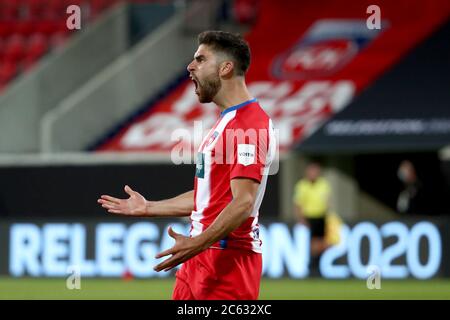 Heidenheim, Germania. 06 luglio 2020. Calcio: Bundesliga, retrocessione, partita di ritorno, 1 ° FC Heidenheim - Werder Bremen nella Voith-Arena. Stefan Schimmer di Heidenheim reagisce. NOTA IMPORTANTE: Secondo le normative del DFL Deutsche Fußball Liga e del DFB Deutscher Fußball-Bund, è vietato l'uso o l'uso nello stadio e/o nelle fotografie scattate della partita sotto forma di sequenze di immagini e/o serie di foto video. Credit: Tom Weller/dpa/Alamy Live News Foto Stock