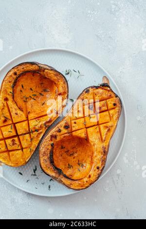 Zucca arrosto di zucca e erbe Foto Stock