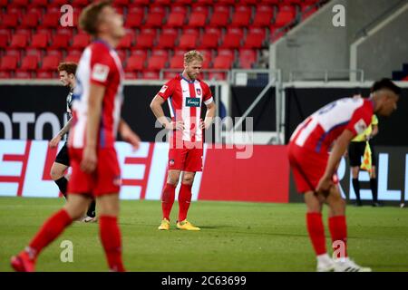 Heidenheim, Germania. 06 luglio 2020. Calcio: Bundesliga, retrocessione, partita di ritorno, 1 ° FC Heidenheim - Werder Bremen nella Voith-Arena. Sebastian Griesbeck (M) di Heidenheim reagisce . NOTA IMPORTANTE: In conformità alle normative del DFL Deutsche Fußball Liga e del DFB Deutscher Fußball-Bund, è vietato utilizzare o utilizzare nello stadio e/o scattare fotografie della partita sotto forma di sequenze di immagini e/o serie di foto video. Credit: Tom Weller/dpa/Alamy Live News Foto Stock