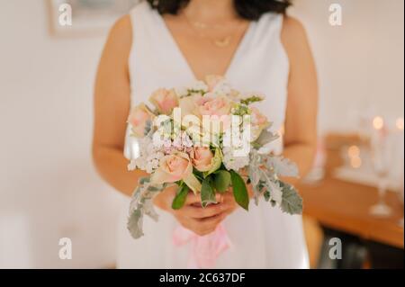 Bouquet rosa rosa per matrimoni in pastello Foto Stock