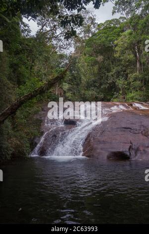 Cascata naturale nel parco nazionale Foto Stock