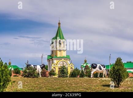 Izmail, Ucraina 06.07.2020. Chiesa di San Nicola a Izmail, Ucraina, in una giornata estiva soleggiata Foto Stock