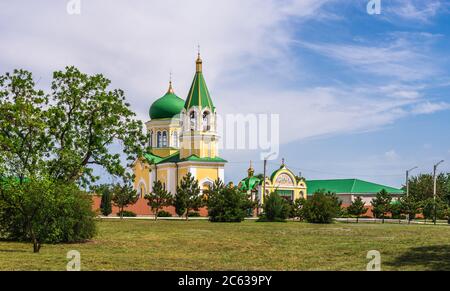 Izmail, Ucraina 06.07.2020. Chiesa di San Nicola a Izmail, Ucraina, in una giornata estiva soleggiata Foto Stock