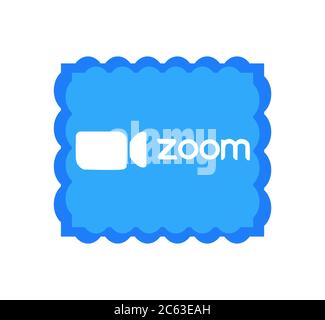 Applicazione per videoconferenza con logo Zoom. Icona blu della telecamera. Logo dell'app Zoom. Applicazione Live Media Streaming . Kharkiv, Ucraina - Giugno , 2020 Foto Stock