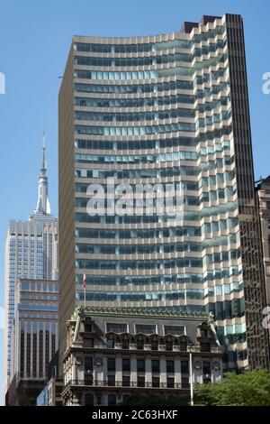 452 Fifth Avenue, Beaux-Arts e moderna torre, NYC Foto Stock