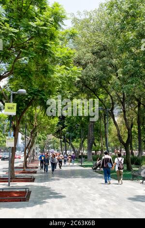 Il famoso parco centrale Alameda nel centro storico di Città del Messico Foto Stock