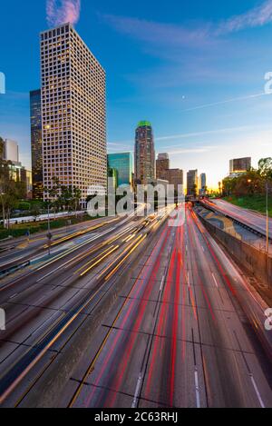 Los Angeles, California, USA Downtown Skyline e autostrade Foto Stock