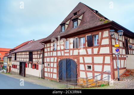 Via con case a graticcio. Vecchie case a Norimberga Germania Foto Stock