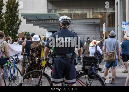 Protesta Bill 184 - Toronto IL - Luglio 06 2020 Foto Stock