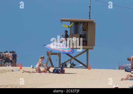 Una torre Lifeguard P a Newport Beach, California, USA Foto Stock