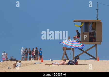 Una torre Lifeguard P a Newport Beach, California, USA Foto Stock