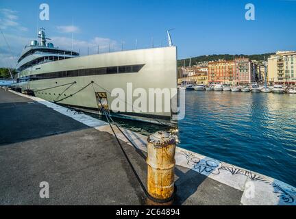 super-yacht Savannah ormeggiato a Port Lympia, il porto di Nizza sulla Costa Azzurra, Nizza, Provenza-Alpi-Côte Azzurra, Francia Foto Stock