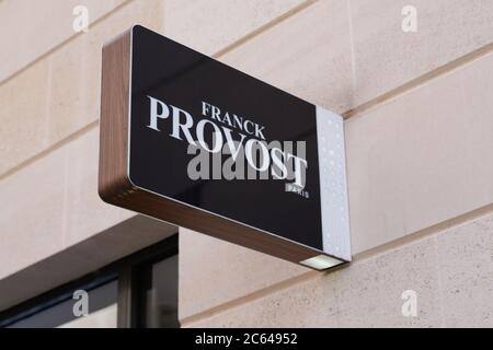 Bordeaux , Aquitaine / Francia - 07 05 2020 : Franck Provost logo segno del famoso salone francese parrucchiere Foto Stock