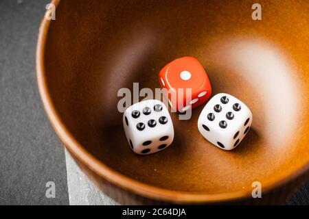 Morse rosse e bianche, colpo concettuale rischio vs. Premio. Foto Stock