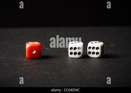 Morse rosse e bianche, colpo concettuale rischio vs. Premio. Foto Stock