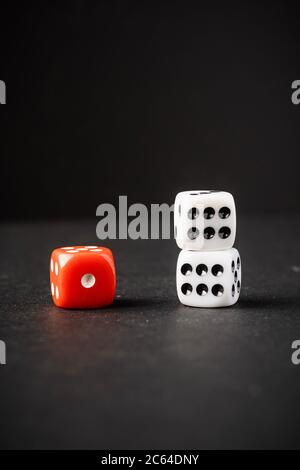 Morse rosse e bianche, colpo concettuale rischio vs. Premio. Foto Stock