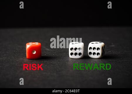 Morse rosse e bianche, colpo concettuale rischio vs. Premio. Foto Stock
