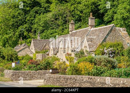 Cottage Weaver tradizionali a Bibury vicino a Cirencester, Inghilterra sudorientale Foto Stock