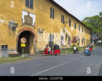 dh Old Dutch Fortezza cancello GALLE FORT SRI LANKA tuk moto forts ingresso arco gateway Foto Stock