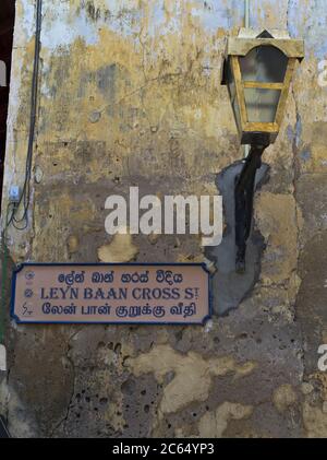 dh Forts segno strada GALLE FORT SRI LANKA Bilingual Sri Lanka strade segnaletica multilingue targa dati Foto Stock