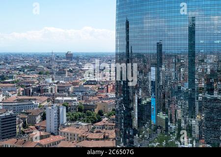 Italia, Lombardia, Milano, paesaggio urbano con riflessione sulla Torre UniCredit